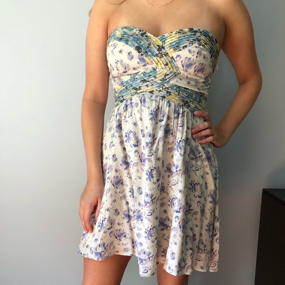 Urban Outfitters Dresses & Skirts - Barely worn Urban Outfitters strapless dress